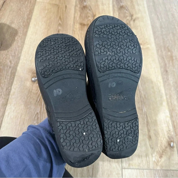 Dansko XP 2.0 Women’s Black Floral Tooled Clog Size 40 (EU), 9.5-10 (US) GUC - Picture 12 of 12